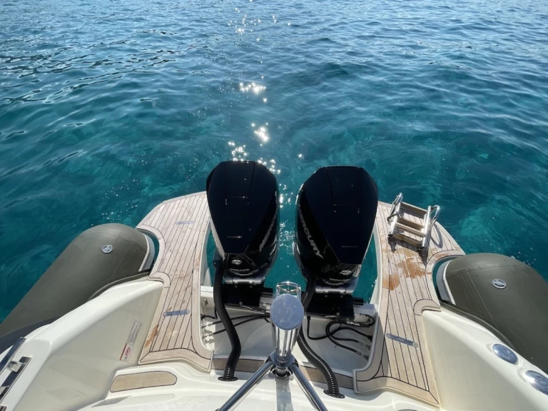 Uthyrning RIB Bwa med en båtlicens 