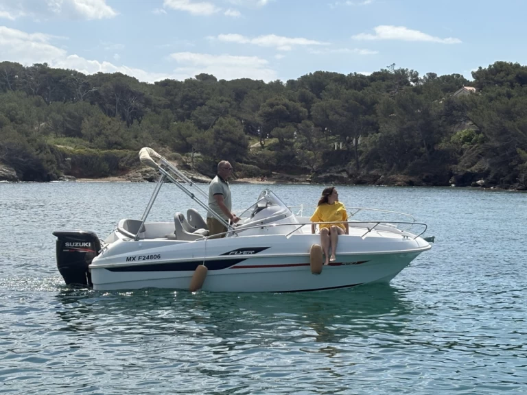Uthyrning Motorbåt  Bénéteau med en båtlicens 