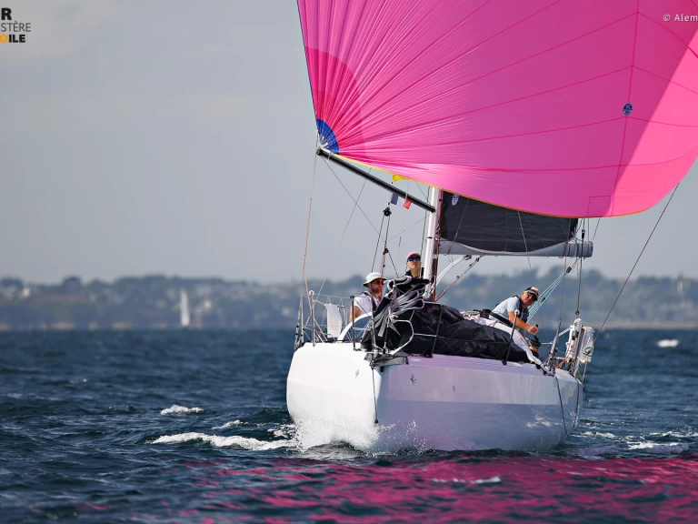 Yacht charter La Trinité-sur-Mer billig SUN FAST 3300