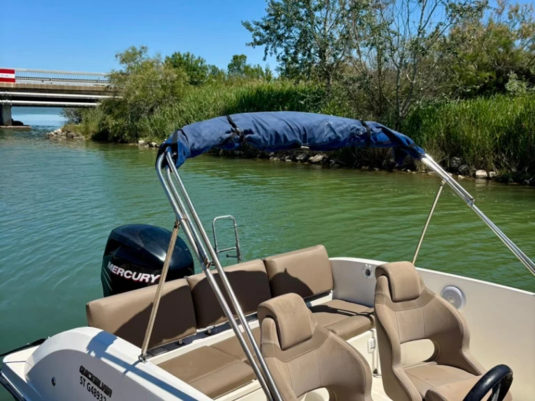 Hyra Motorbåt  med eller utan skeppare Quicksilver Carnon-Plage 
