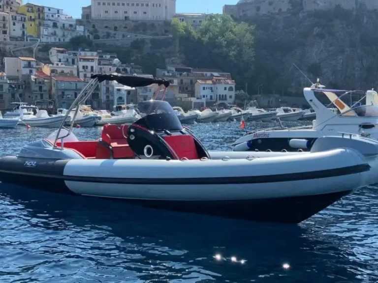 Prua al vento THOR 8.0 charter bareboat eller skeppad i Argelès-sur-Mer