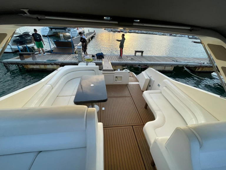 Uthyrning Motorbåt  Cranchi med en båtlicens 