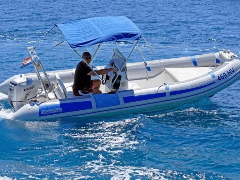 Yacht charter Hvar billig Maestral 570