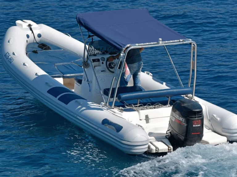 Uthyrning RIB i Hvar - Mariner Mariner 690