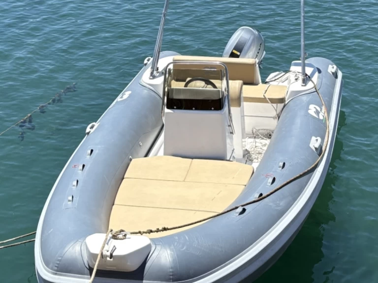 Predator 599 charter bareboat eller skeppad i Salerno