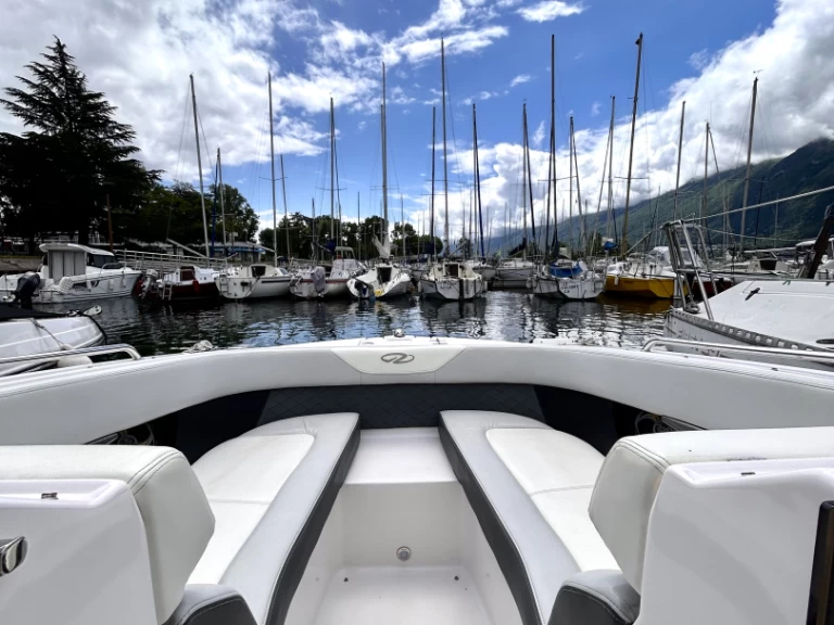Régal REGAL 24  charter bareboat eller skeppad i Aix-les-Bains