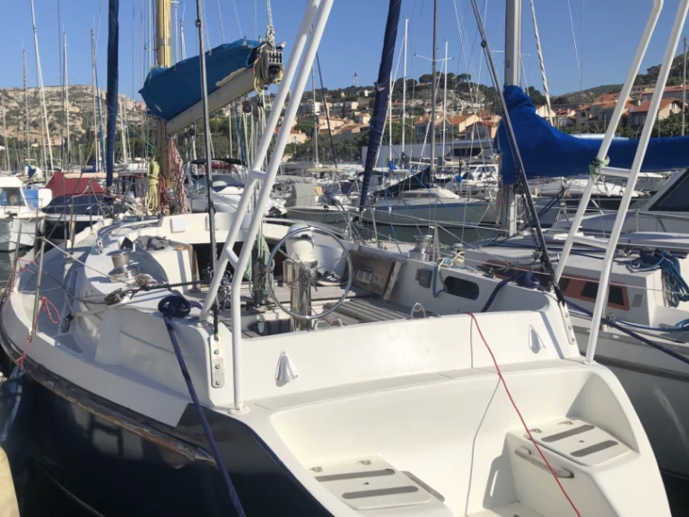 Contest contest 34 charter bareboat eller skeppad i Marseille