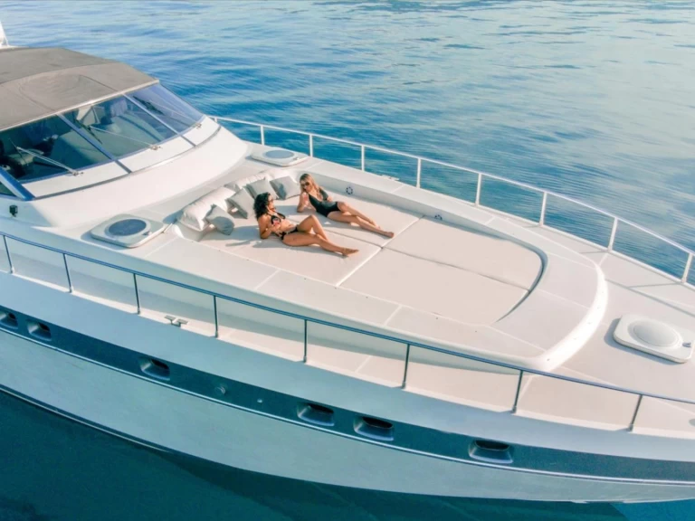 Hyra Lyx yacht med eller utan skeppare Mangusta Puerto Banús 