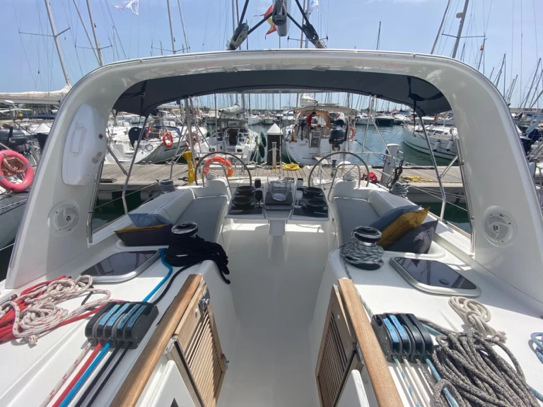 Bénéteau Oceanis 500 charter bareboat eller skeppad i Ibiza Town