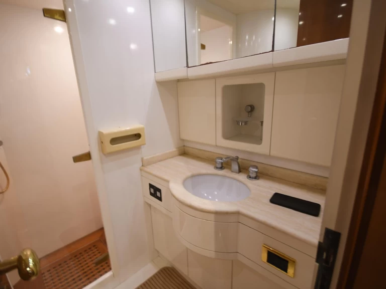 Yacht charter D-Marin Göcek Marina billig Azimut 70