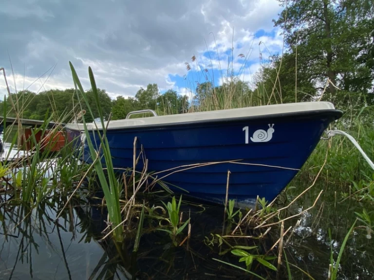 Tagescharter Schnecke charter bareboat eller skeppad i Waren (Müritz)