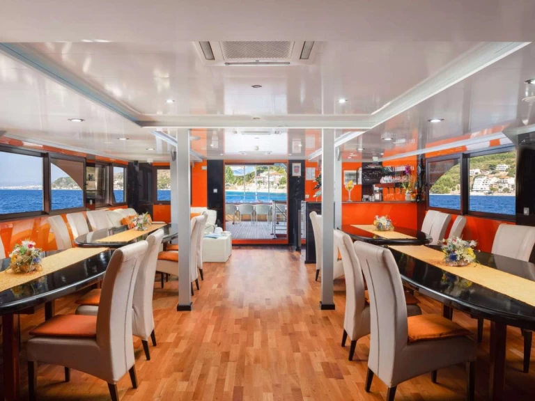 Hyra Lyx yacht med eller utan skeppare Brodosplit Split  