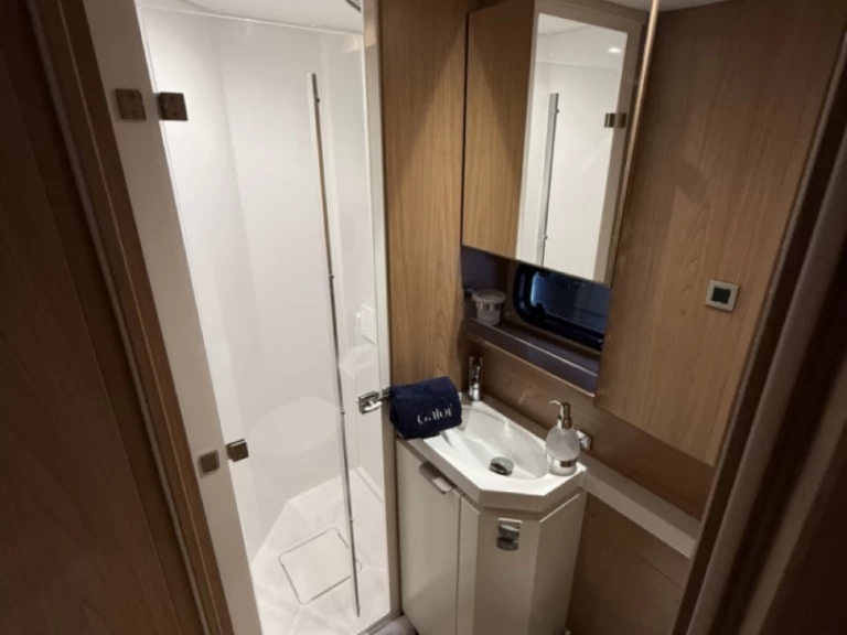 Bali Catamarans Bali 5.4 charter bareboat eller skeppad i Calvi