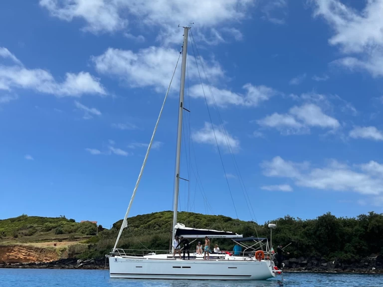 Dufour Dufour 405 Grand Large charter bareboat eller skeppad i Angra do Heroísmo
