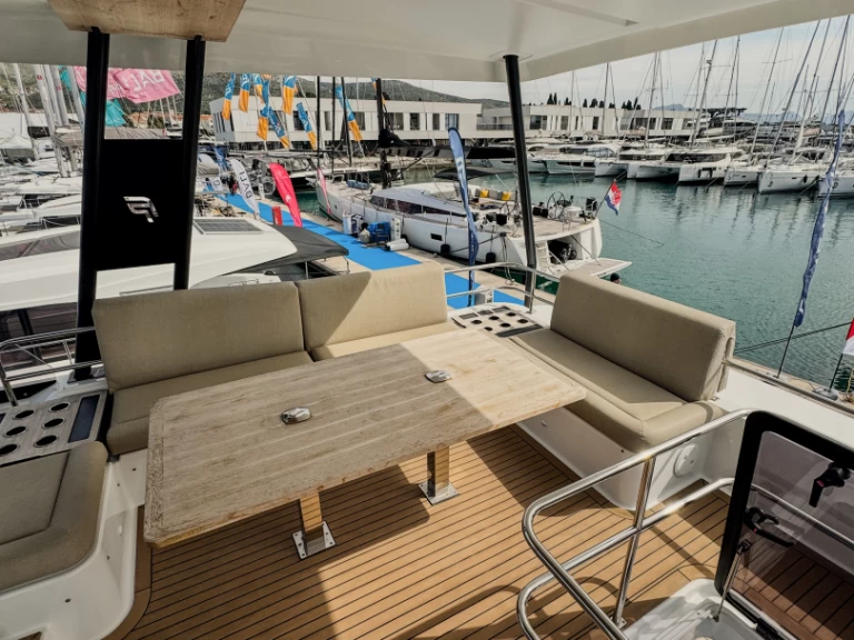 Yacht charter Donji Seget billig Fountaine Pajot MY5