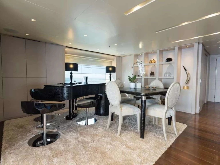 Custom BURKUT charter bareboat eller skeppad i Neapel