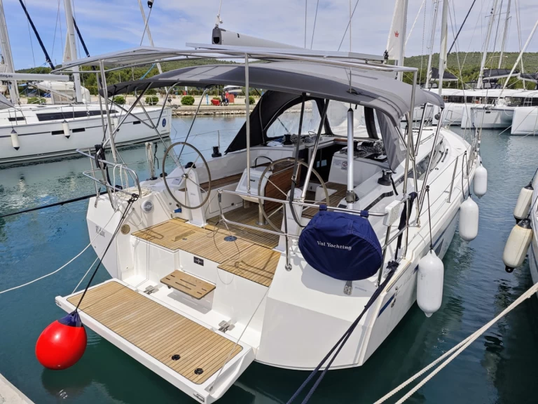Hyr en Bavaria Bavaria C42 Sukošan 