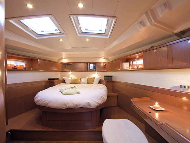 Hyr en Bénéteau Oceanis 54 Palairos 