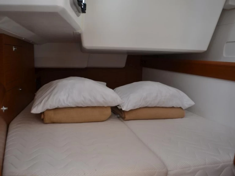 Hyra Segelbåt  med eller utan skeppare Jeanneau Donji Seget 