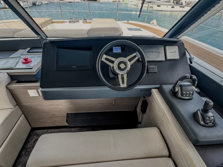 Yacht charter Donji Seget billig Fountaine Pajot MY5