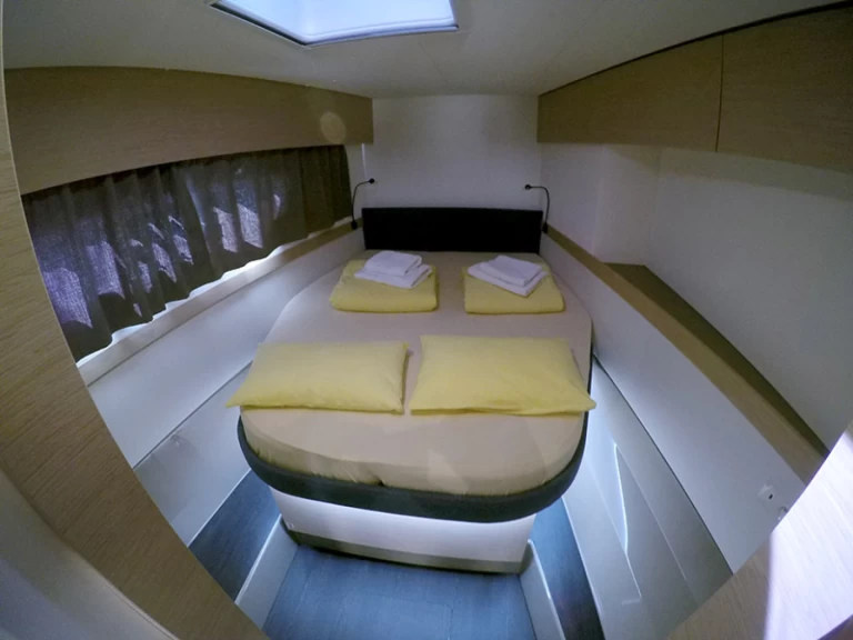 Uthyrning Katamaran  Fountaine Pajot med en båtlicens 