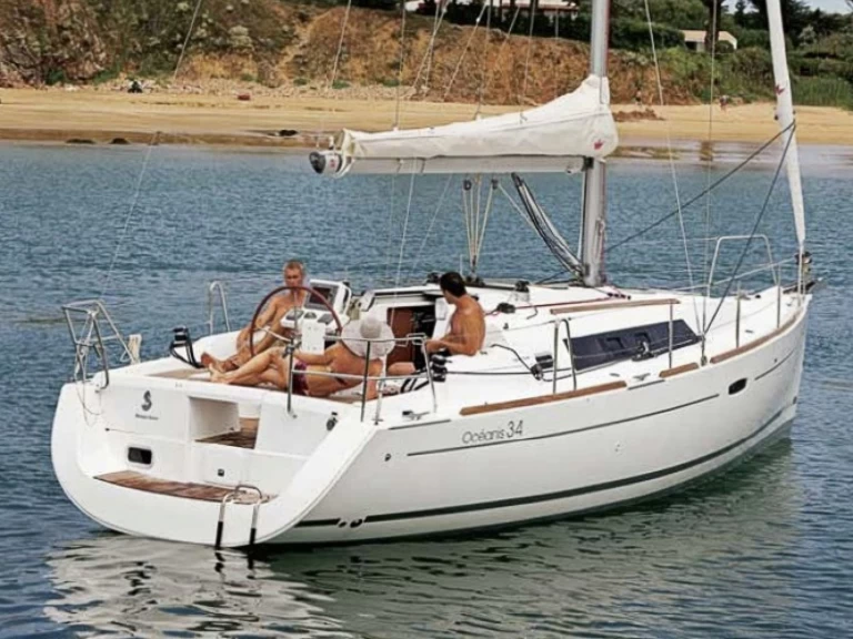 Bénéteau Oceanis 34 charter bareboat eller skeppad i Grossenbrode