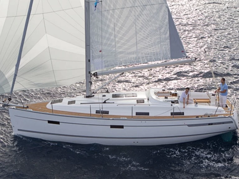 Bavaria Bavaria 36 Cruiser charter bareboat eller skeppad i Grossenbrode