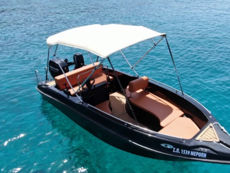 Uthyrning Motorbåt  Nireas med en båtlicens 