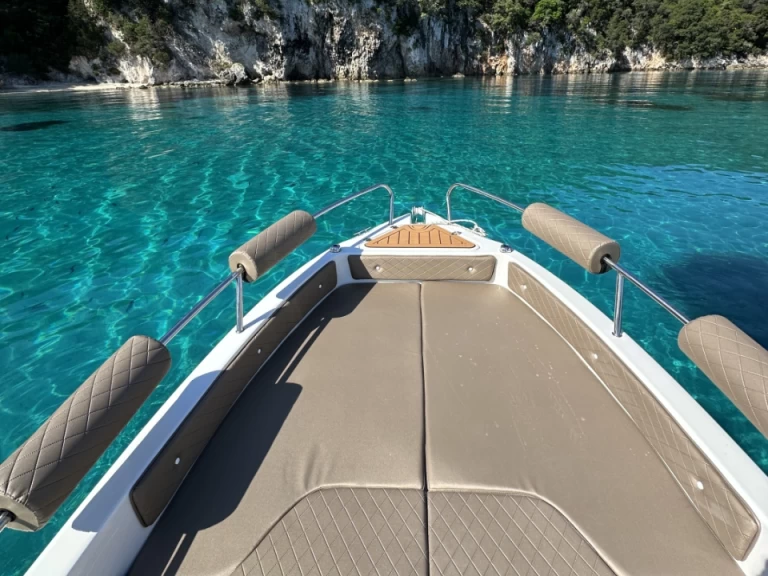 Hyr en Karel Ithaca 550 Syvota Marina 