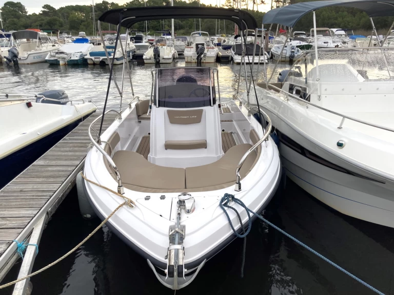 Ranieri Voyager 19 S charter bareboat eller skeppad i Sanguinet