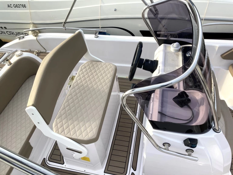 Hyra Motorbåt  med eller utan skeppare Ranieri Sanguinet 