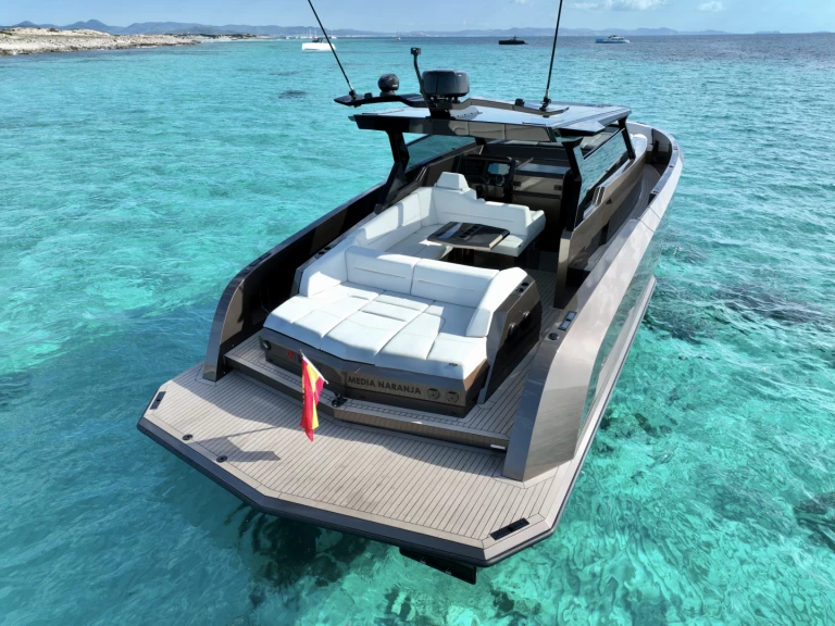 Hyr en Vanquish VQ45 T Top Ibiza Town 