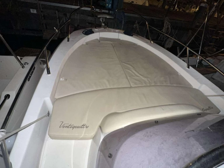 Yacht charter Mandelieu-la-Napoule billig Kay largo 24