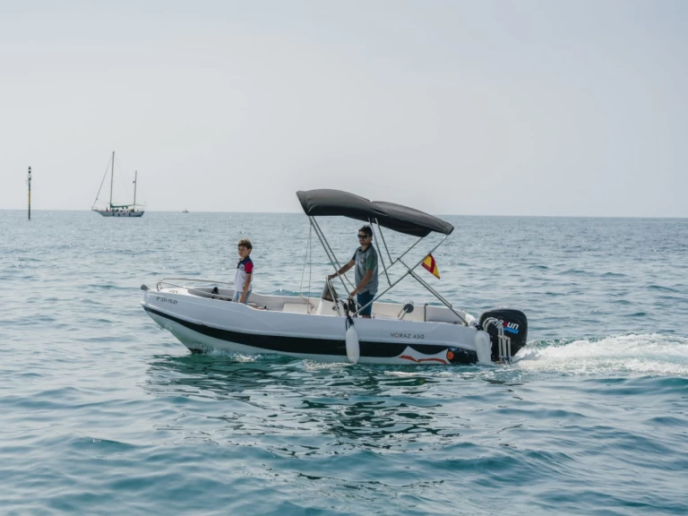 voraz 450 PLUS OPEN charter bareboat eller skeppad i Malaga 
