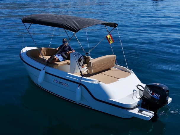 Uthyrning Motorbåt  Aqua24 med en båtlicens 