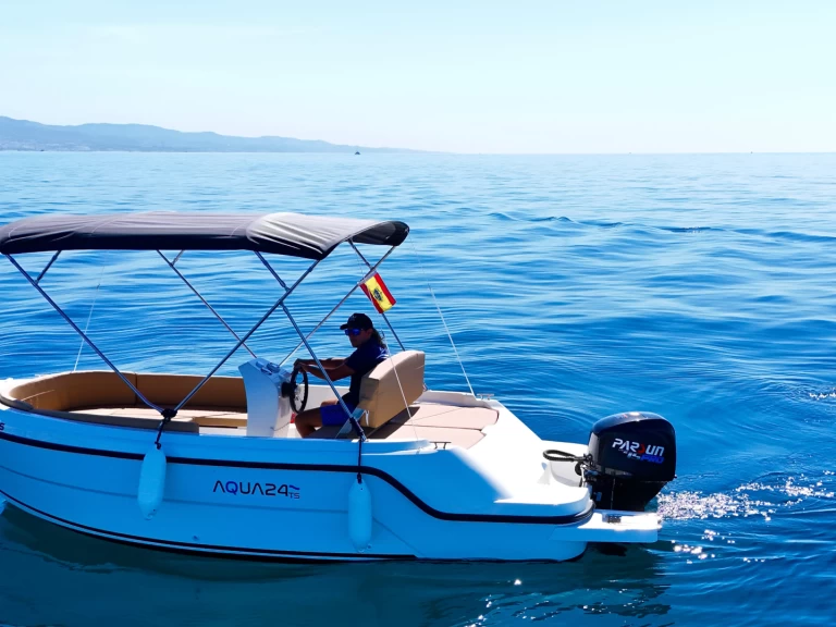 Aqua24 515 charter bareboat eller skeppad i Benalmadena