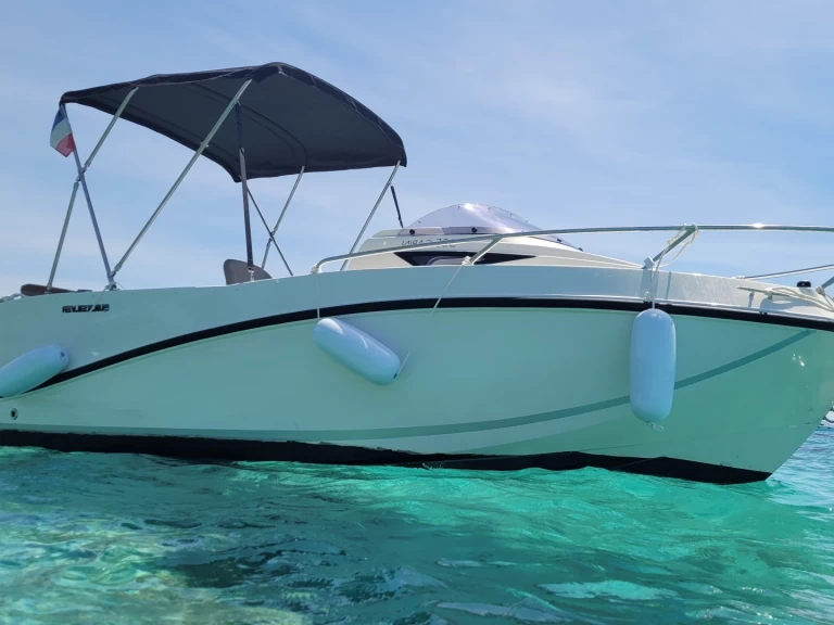 Uthyrning Motorbåt  Quicksilver med en båtlicens 