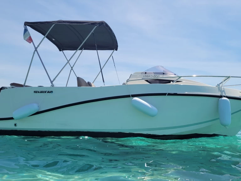 Quicksilver Activ 505 Cabin charter bareboat eller skeppad i Cannes