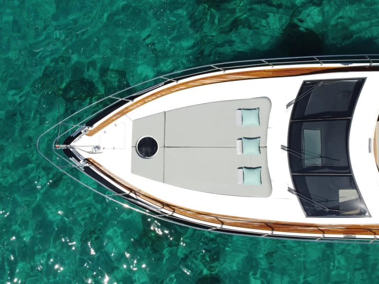 Astondoa 53 open charter bareboat eller skeppad i Ibiza Town