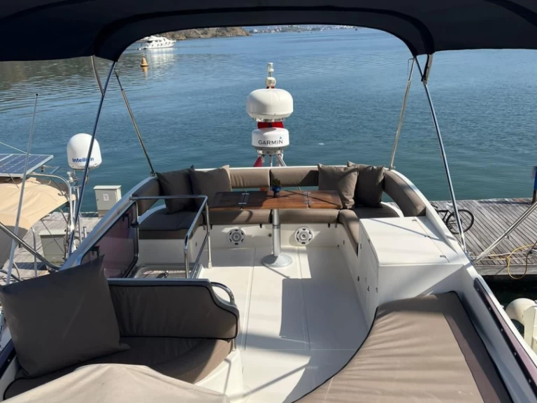 Uthyrning Motorbåt  Numarine med en båtlicens 