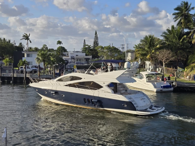 Uthyrning Lyx yacht i Miami  - Sunseeker Manhattan 70