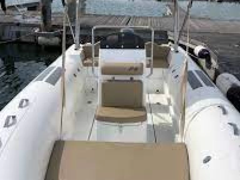 Uthyrning RIB Doriano Marine med en båtlicens 