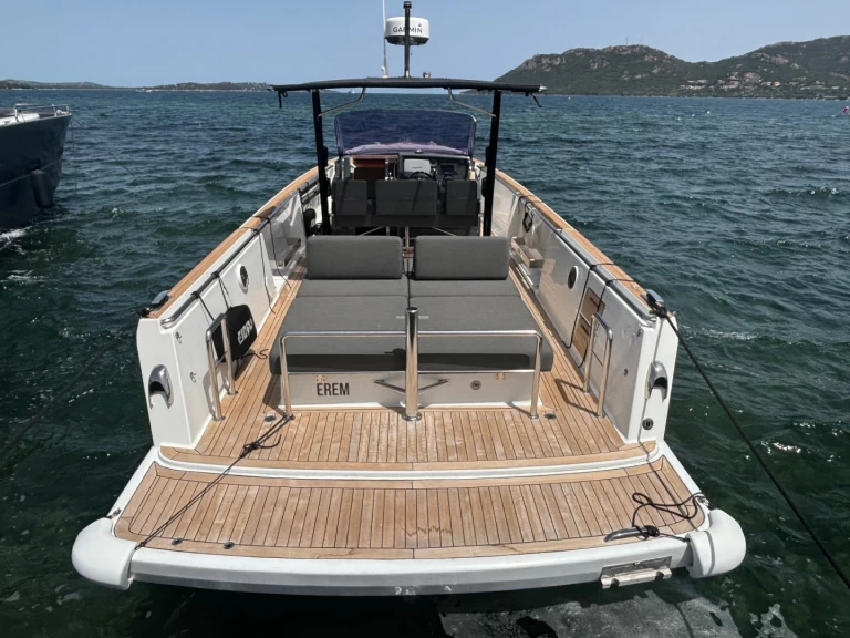 Fjord Fjord 36 charter bareboat eller skeppad i Porto-Vecchio