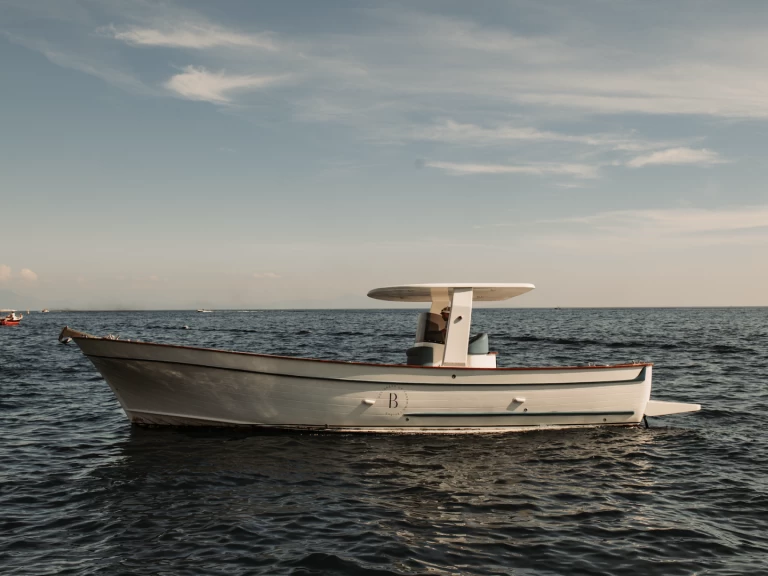 Gozzo FPJ FPT-F4AE0686*Q charter bareboat eller skeppad i Amalfikusten