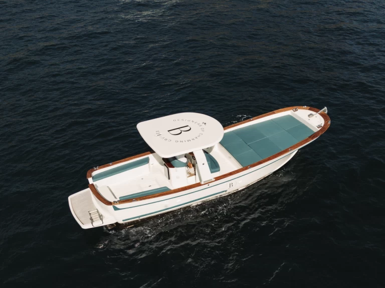 Hyra Motorbåt  med eller utan skeppare Gozzo FPJ Amalfikusten 