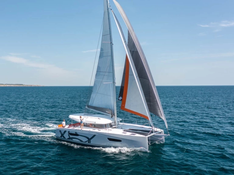 Bénéteau Excess 14 charter bareboat eller skeppad i Le Marin