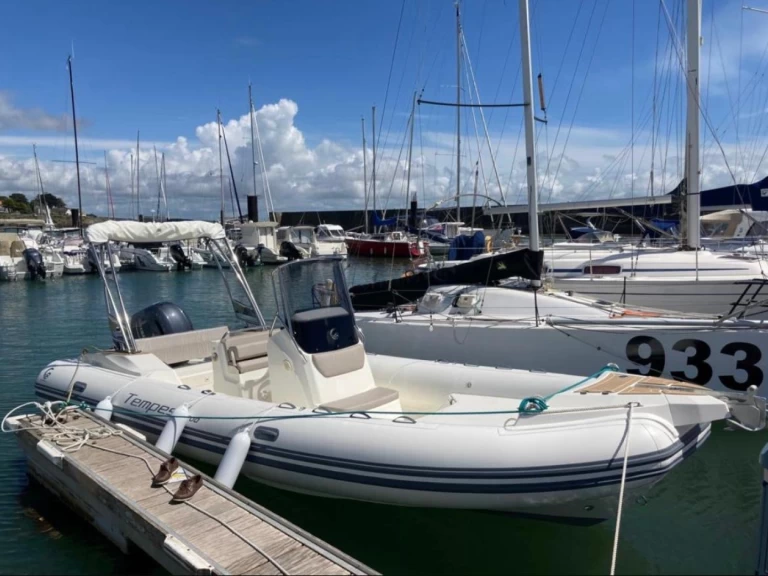 Yacht charter Arzon billig Tempest 700