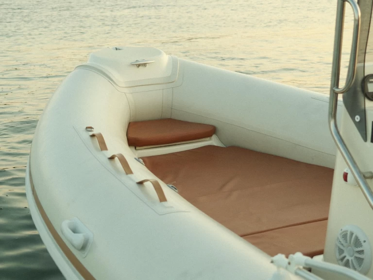 Hyr en Ribmarine 585 Porto Rotondo 