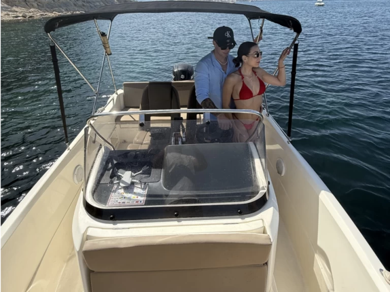 Quicksilver Activ 605 Open charter bareboat eller skeppad i Real Club Nautico Denia