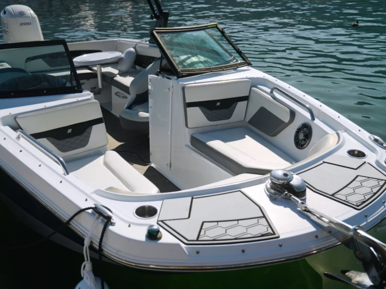 Yacht charter Aix-les-Bains billig HD 200 OB